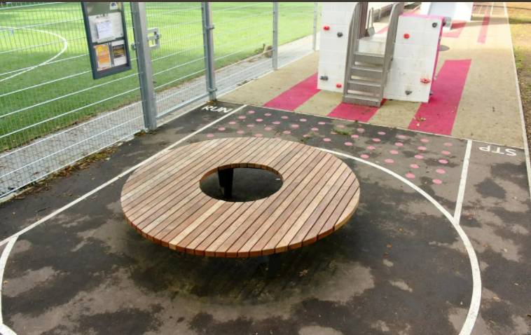 Saturn circular bench