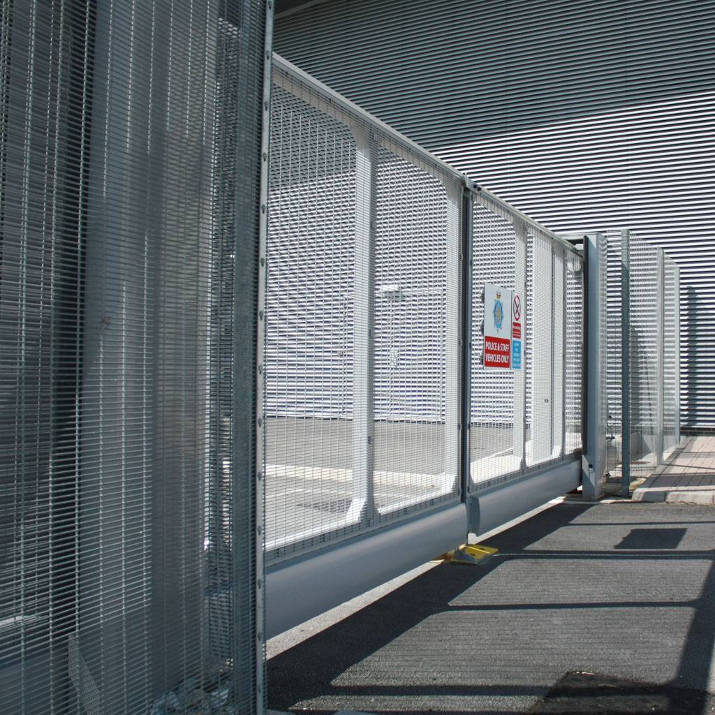 Slidemaster – With infill options for systems above double - Carbon steel gate - Sliding gate 