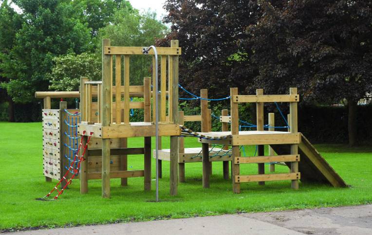 Beddington Play Unit | Broxap Street Furniture | NBS BIM Library