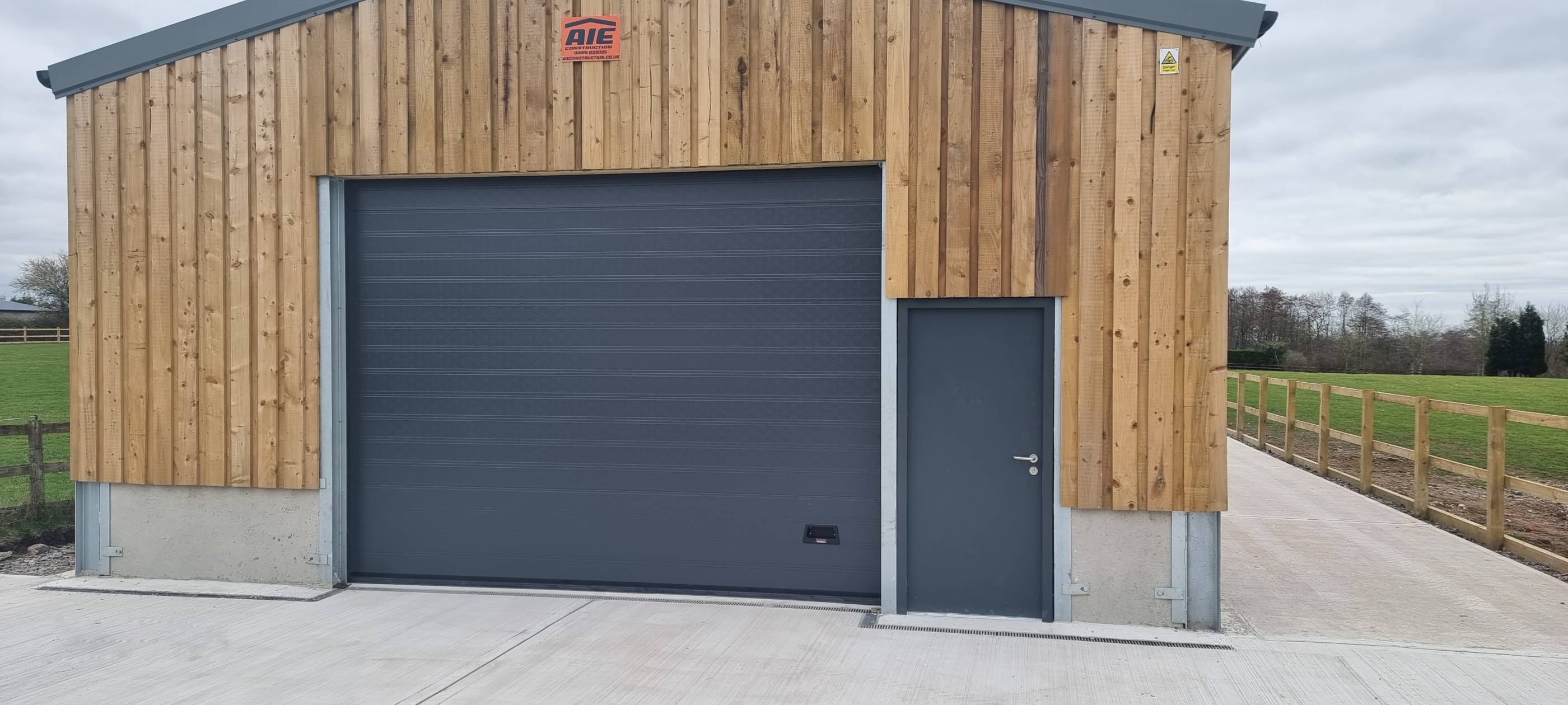 NASSAU 9000F Sectional Door - Classic Overhead Sectional Door