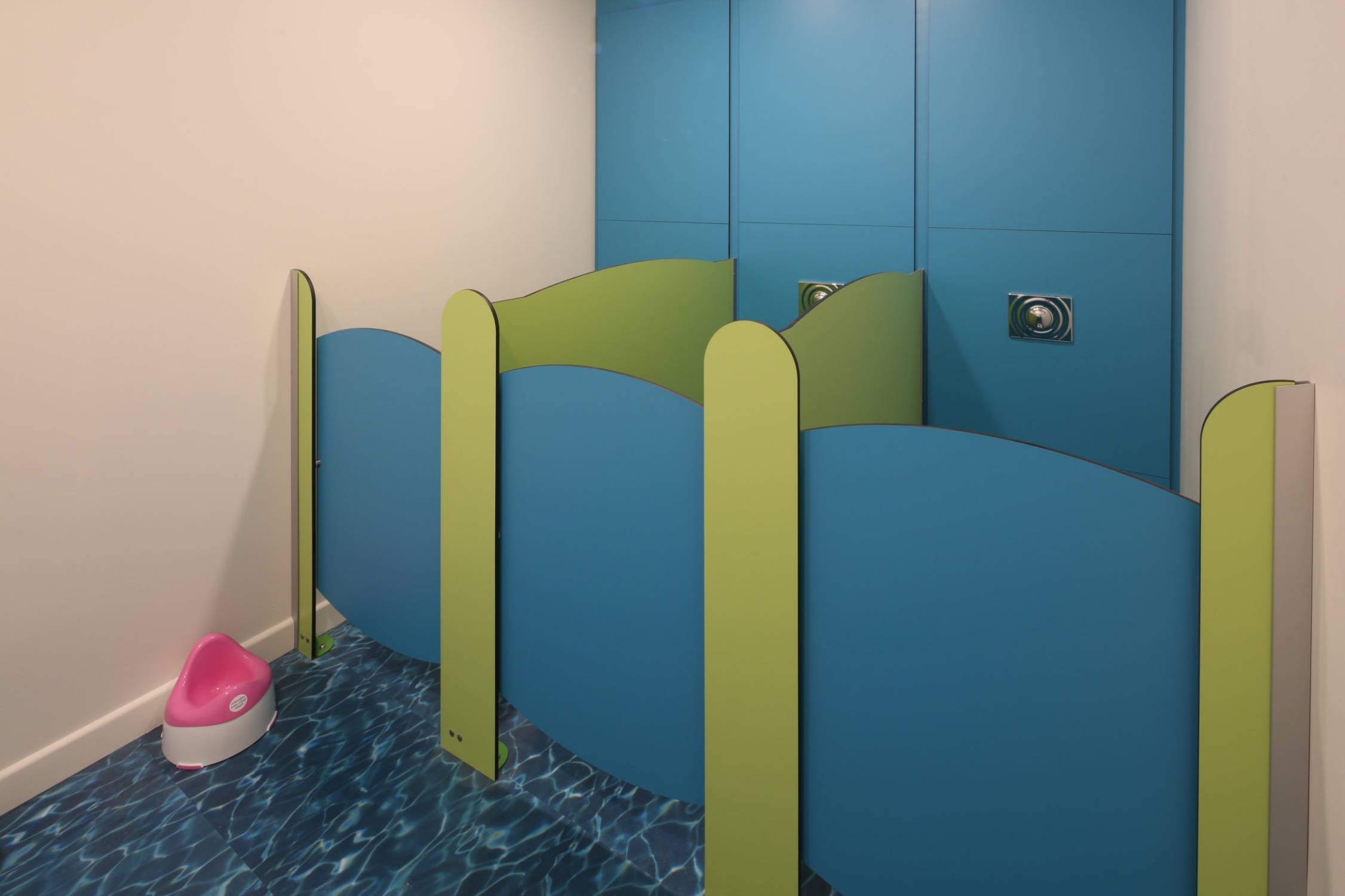 Frutti Cubicles - Toilet cubicles