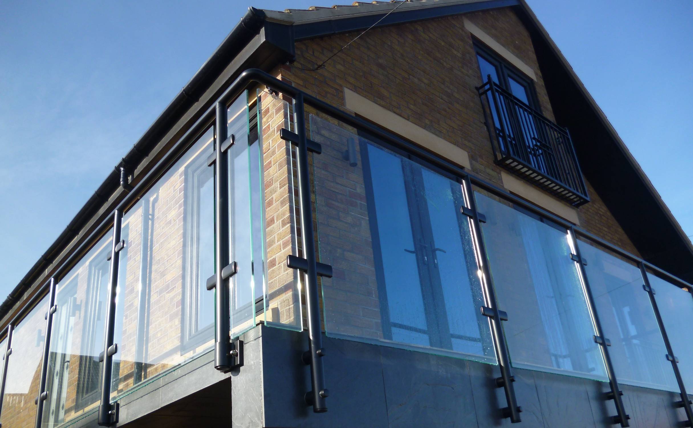 General Spectrum Balustrade System: Glass Offset