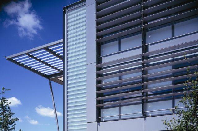 Solarfin fixed or moveable extruded louvre solar shading system