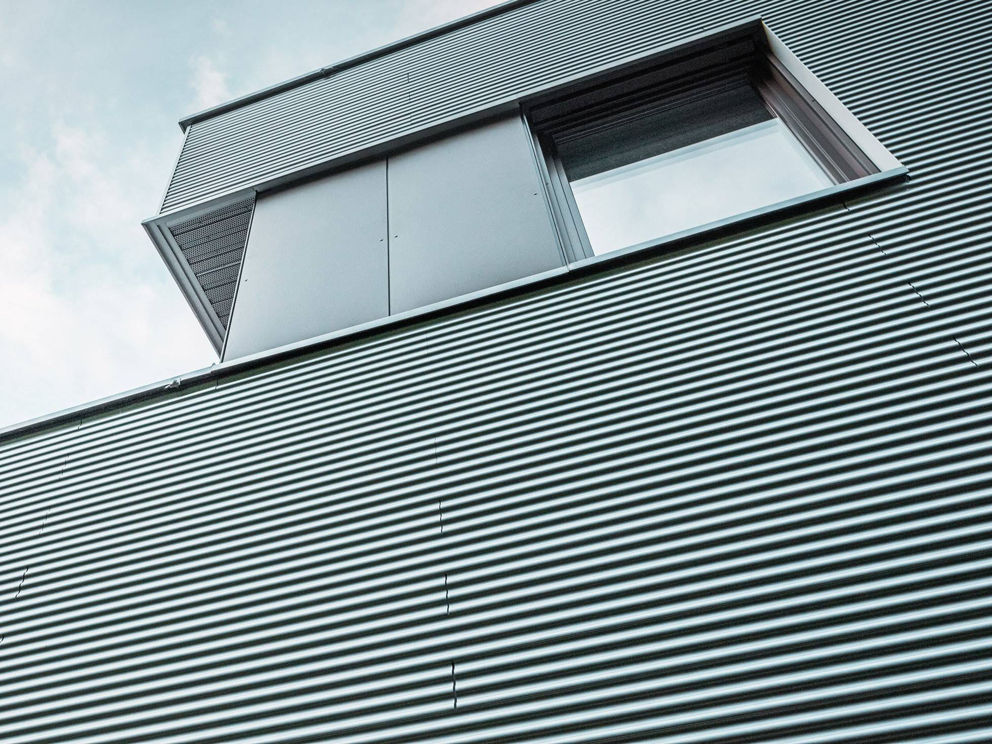 Rainscreen Facades. Extruded Profile - RIPPLE - 2 mm extruded facade panel ripple effect