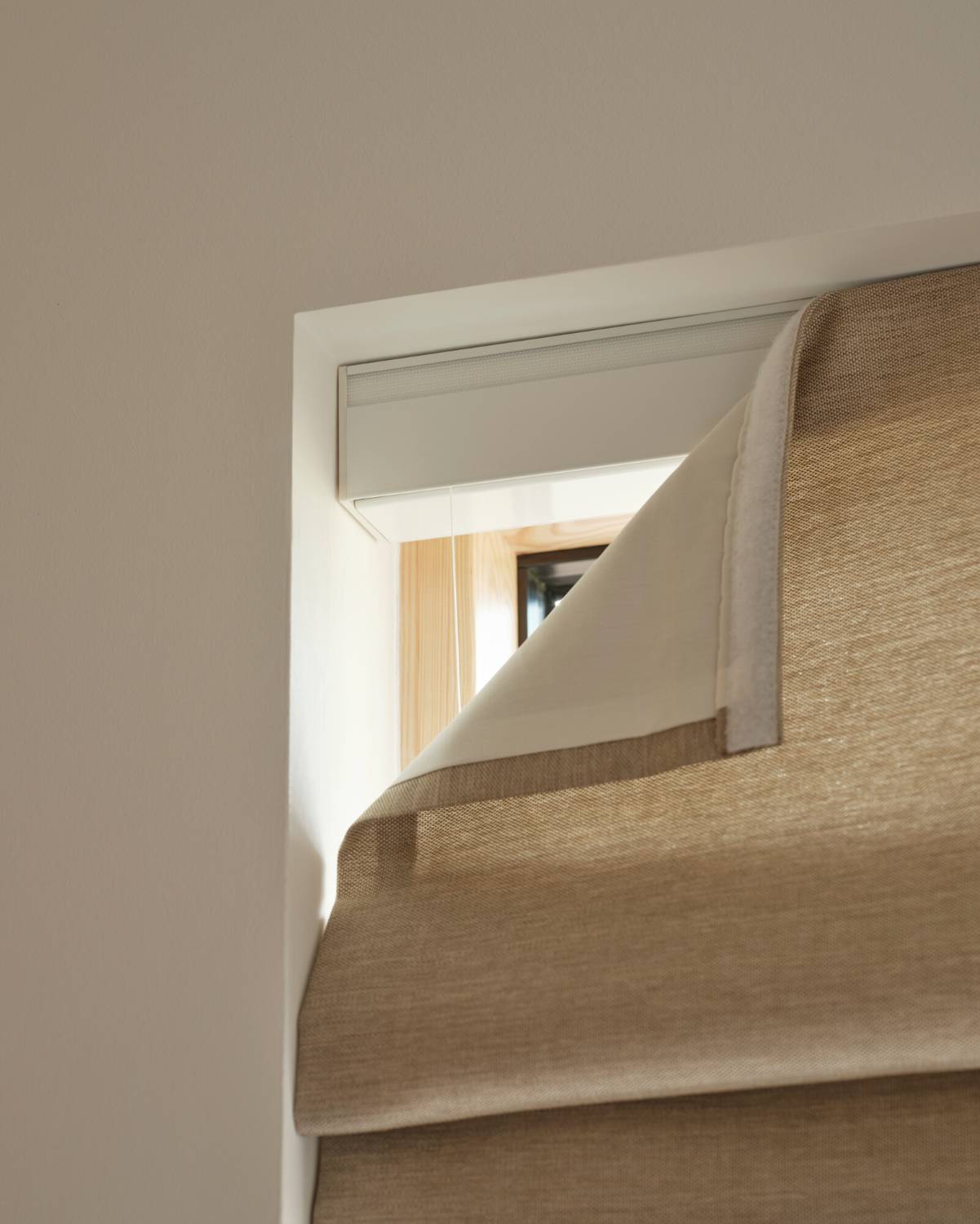Roman Blind - Battery Operated - Silent Gliss SG 2355  - Motor Operated Roman Blinds