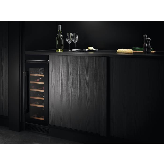 AEG INTEGRATED UNDER COUNTER WINE COOLER 82 CM