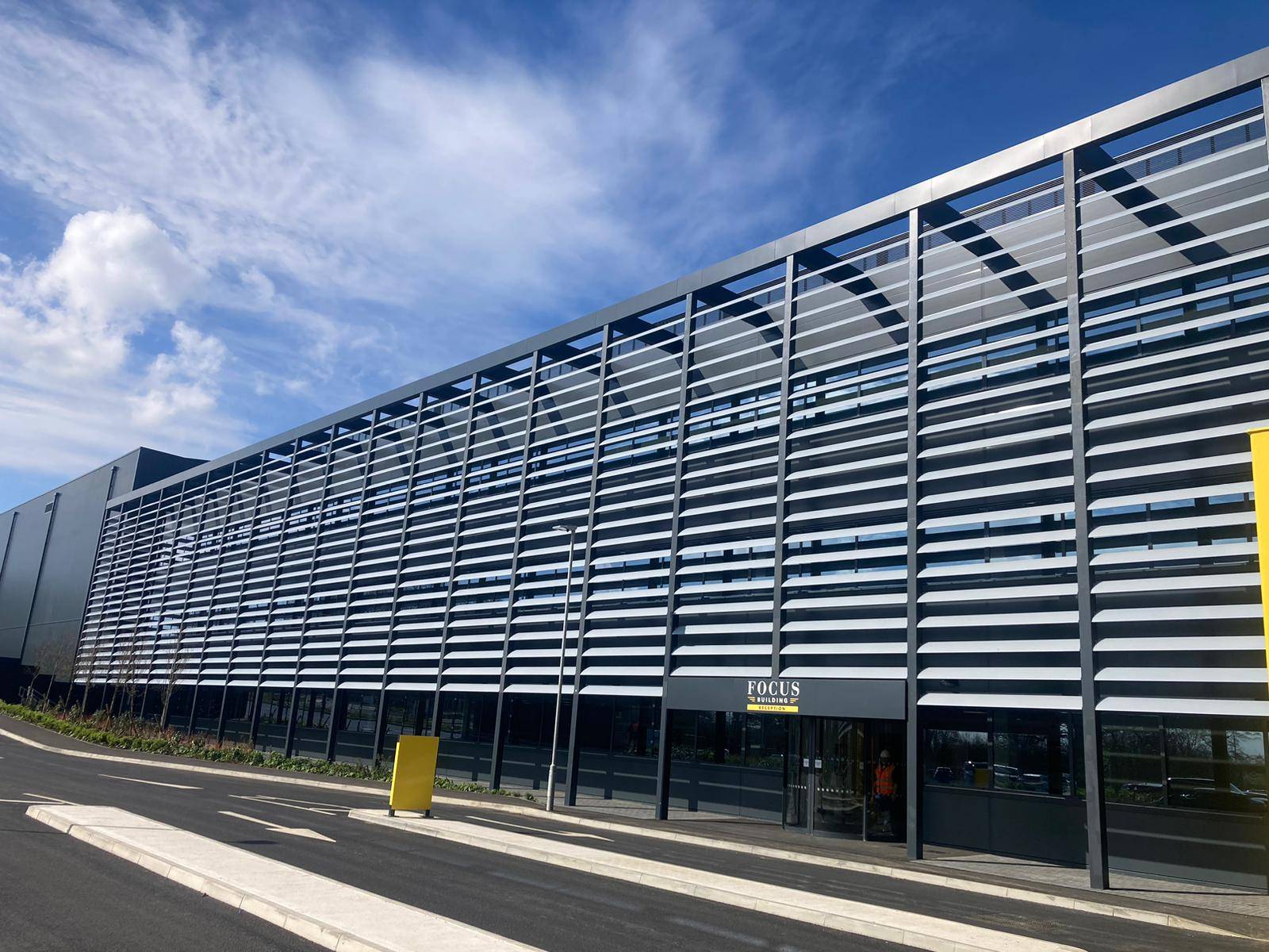 SkyLine Continuous Brise Soleil/Façade Fin Systems - Aerofoil