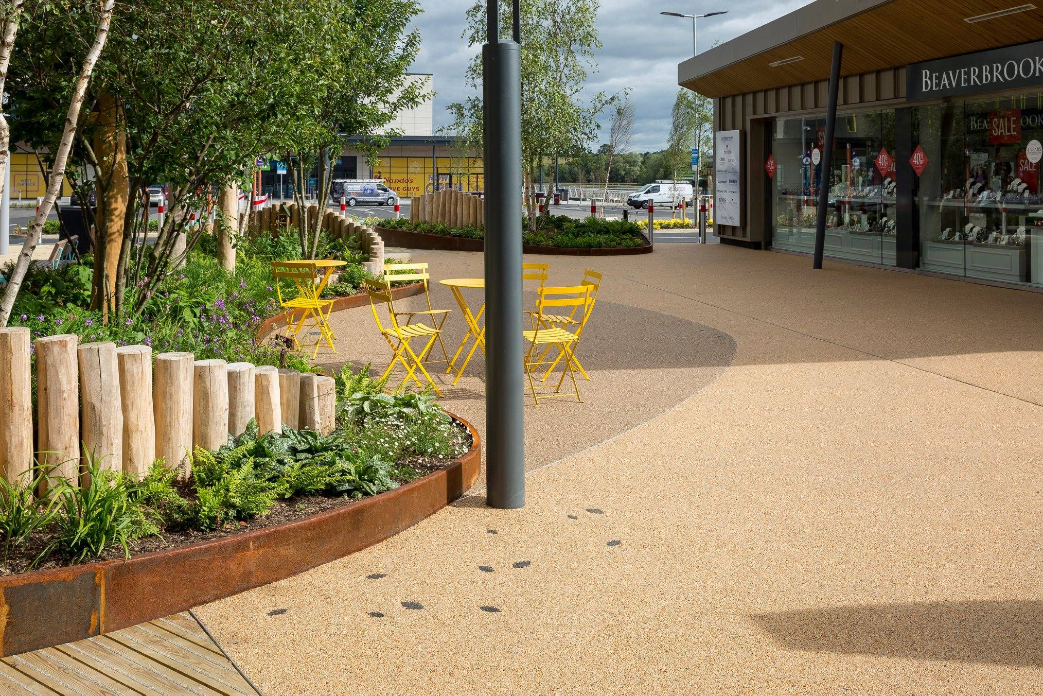 Decorative Gravel Surfaces | Resin Bound Gravel - Resin Bound, SuDS Compliant Paving 