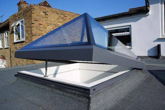 The Opening Pyramid-Lantern Skylight - Electric