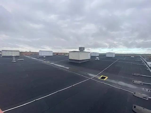 Flame-Free Reinforced Bituminous Membrane (Felt) Roofing System - IKO ULTRA Mach Two - Flat roofing system