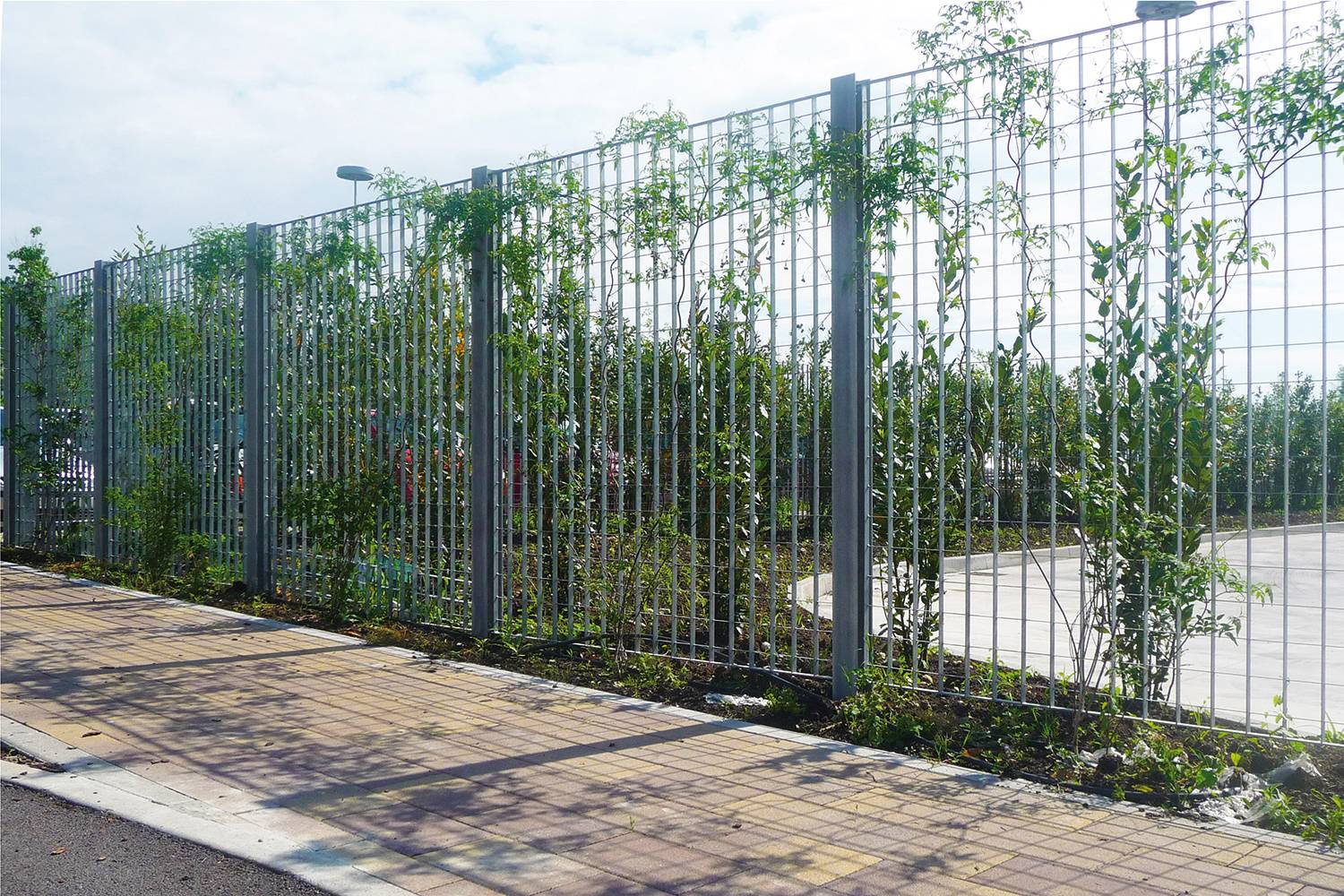 Genoa Fencing - Steel grating fence, green wall frame