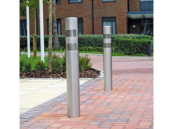 Zenith Banded Bollard