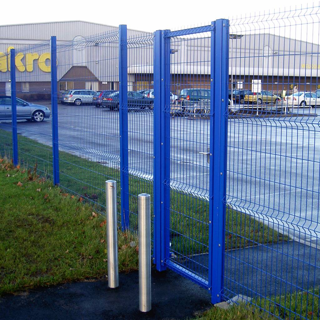 Lockmaster – With infill options for systems above single leaf gate - Carbon steel gate - Swing gate 