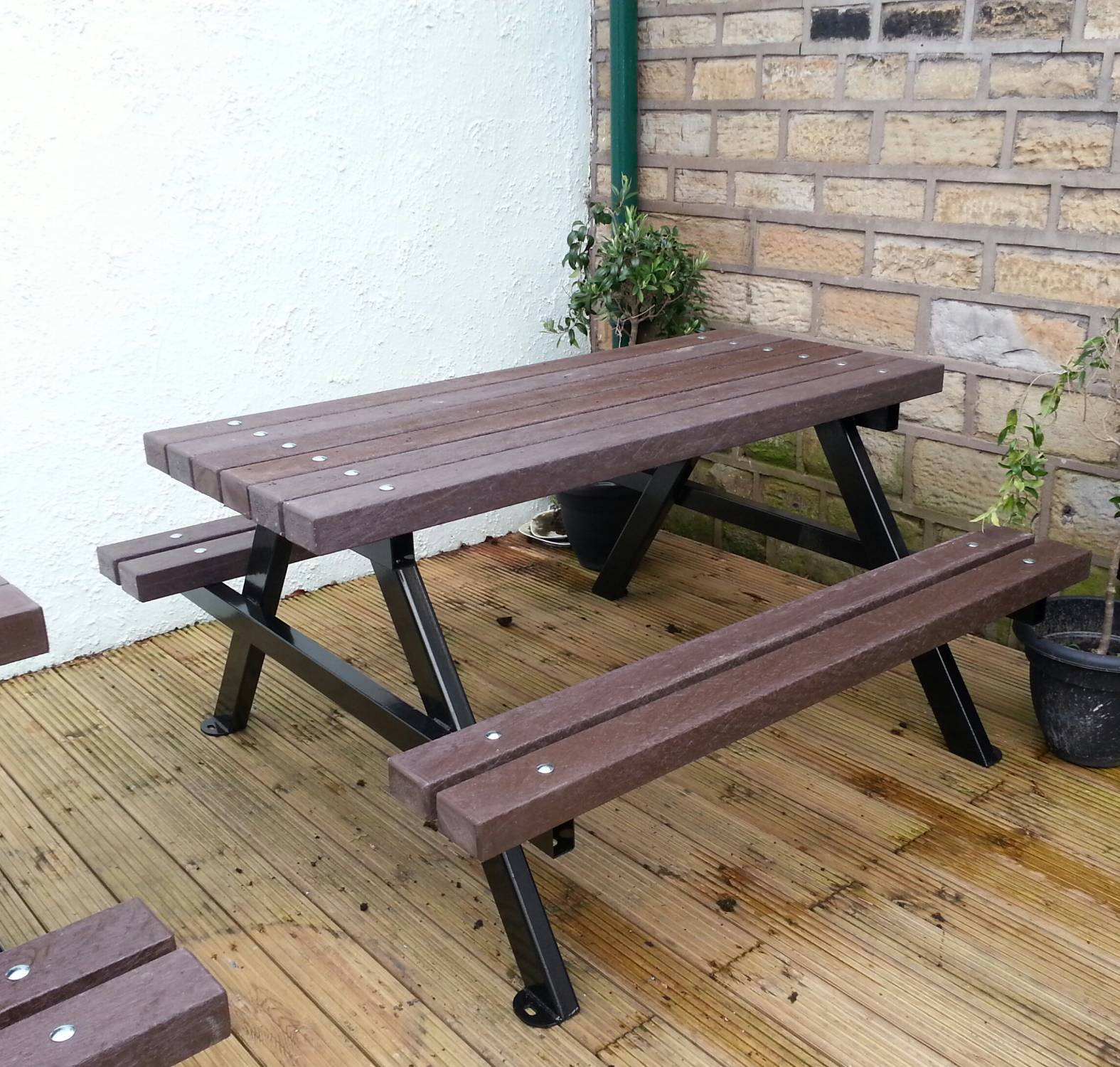 IAE Alton Recycled Plastic Picnic Table