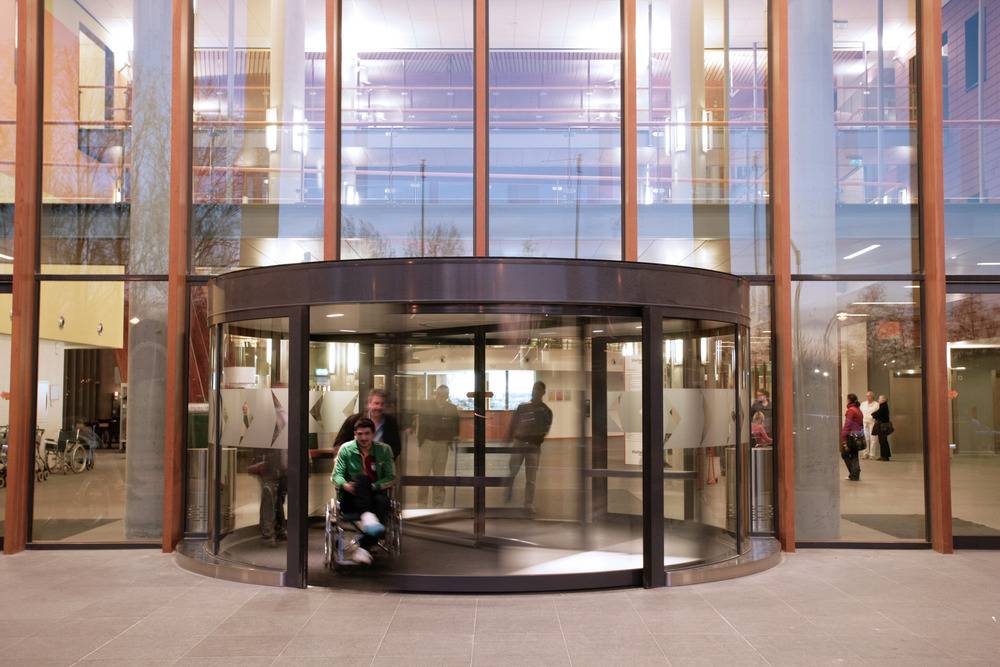 Revolving Door Automatic- ASSA ABLOY UniTurn High Capacity Two Wing 3.6–5.4 m