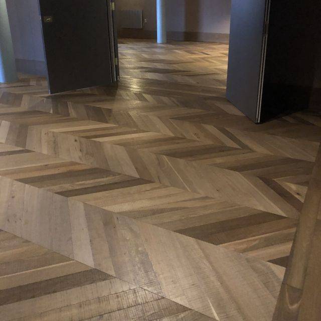 Oak Engineered Wood Flooring, UV Oiled, Band Sawn Chevron Parquet