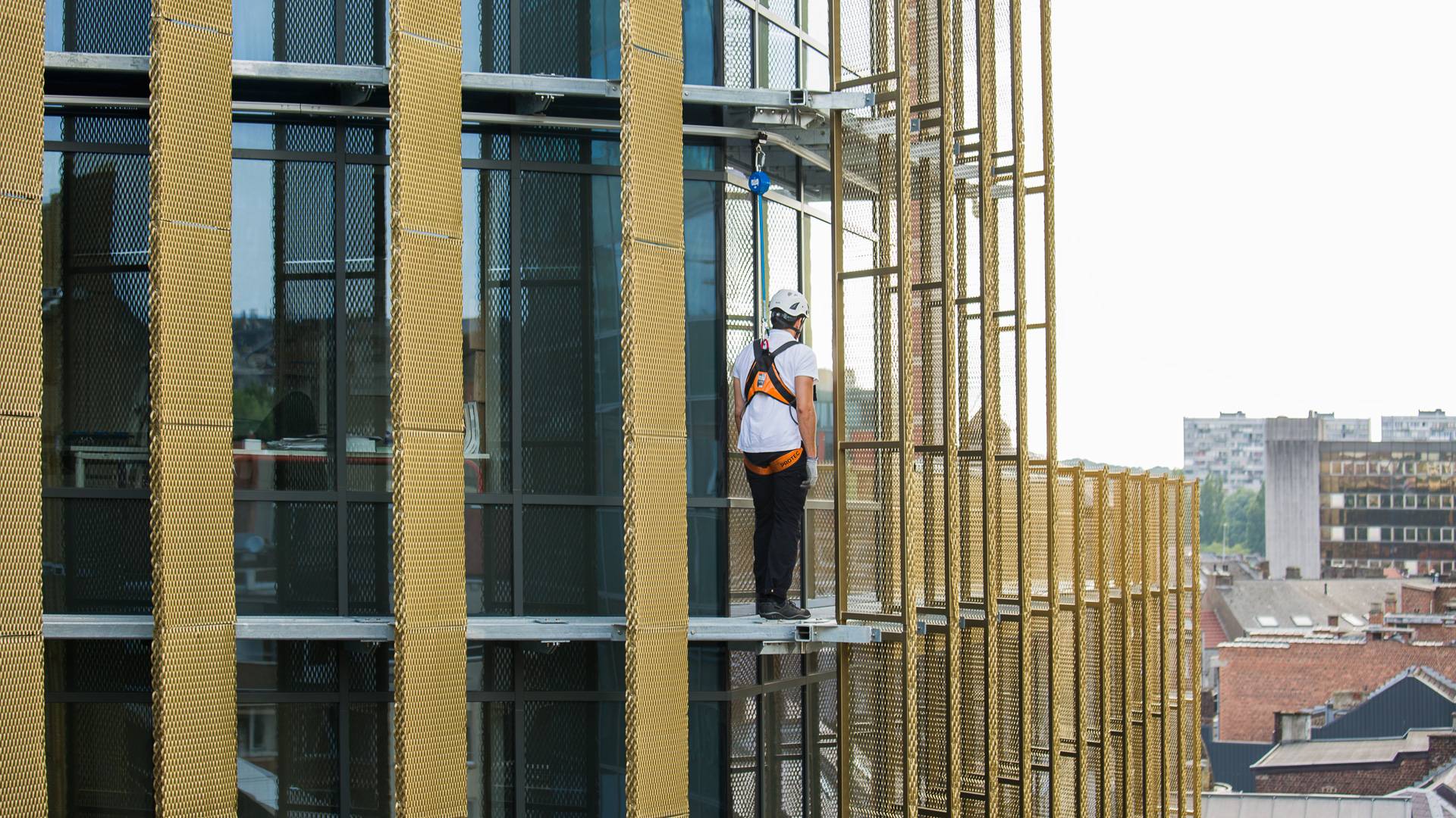 Overhead Securail Pro for brand new façade | Fallprotec S.A. | NBS Source