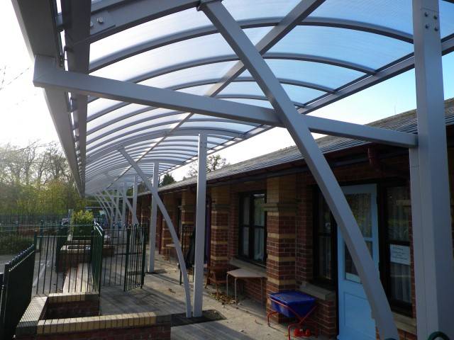 Twinfix Curved Canopy Glazed With Polycarbonate Non-Fragile (ACR(M)001:2019, Class B)