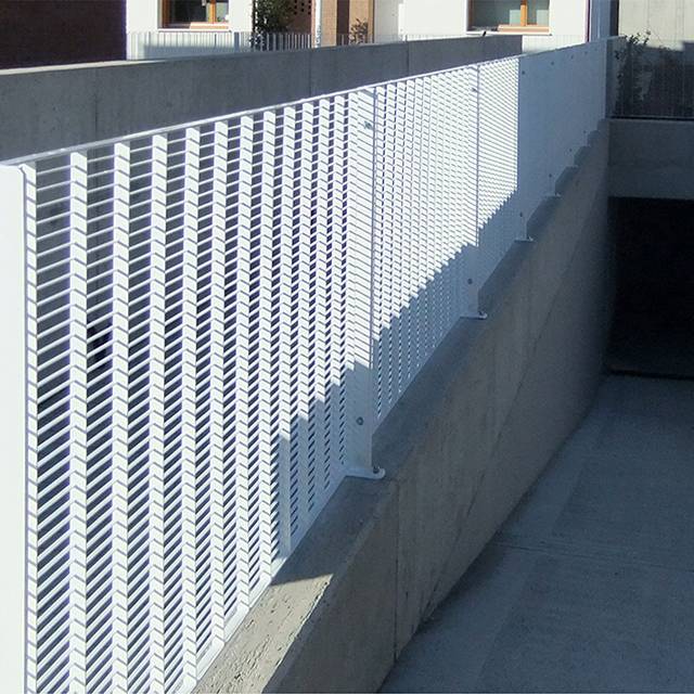 Stretto - Steel grating protective balustrade