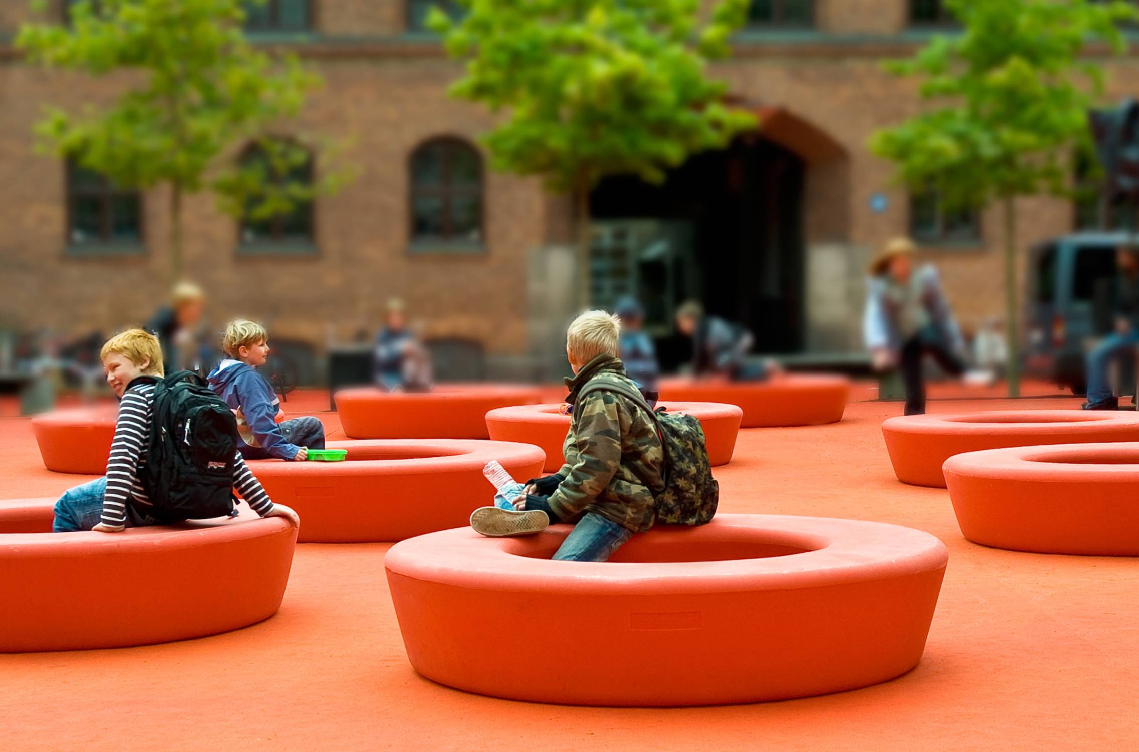 Loop Circle / Loop Light - outdoor seating