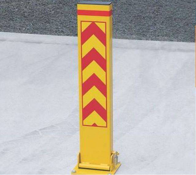 Fold Down and Collapsible Steel Bollards/ Barrier