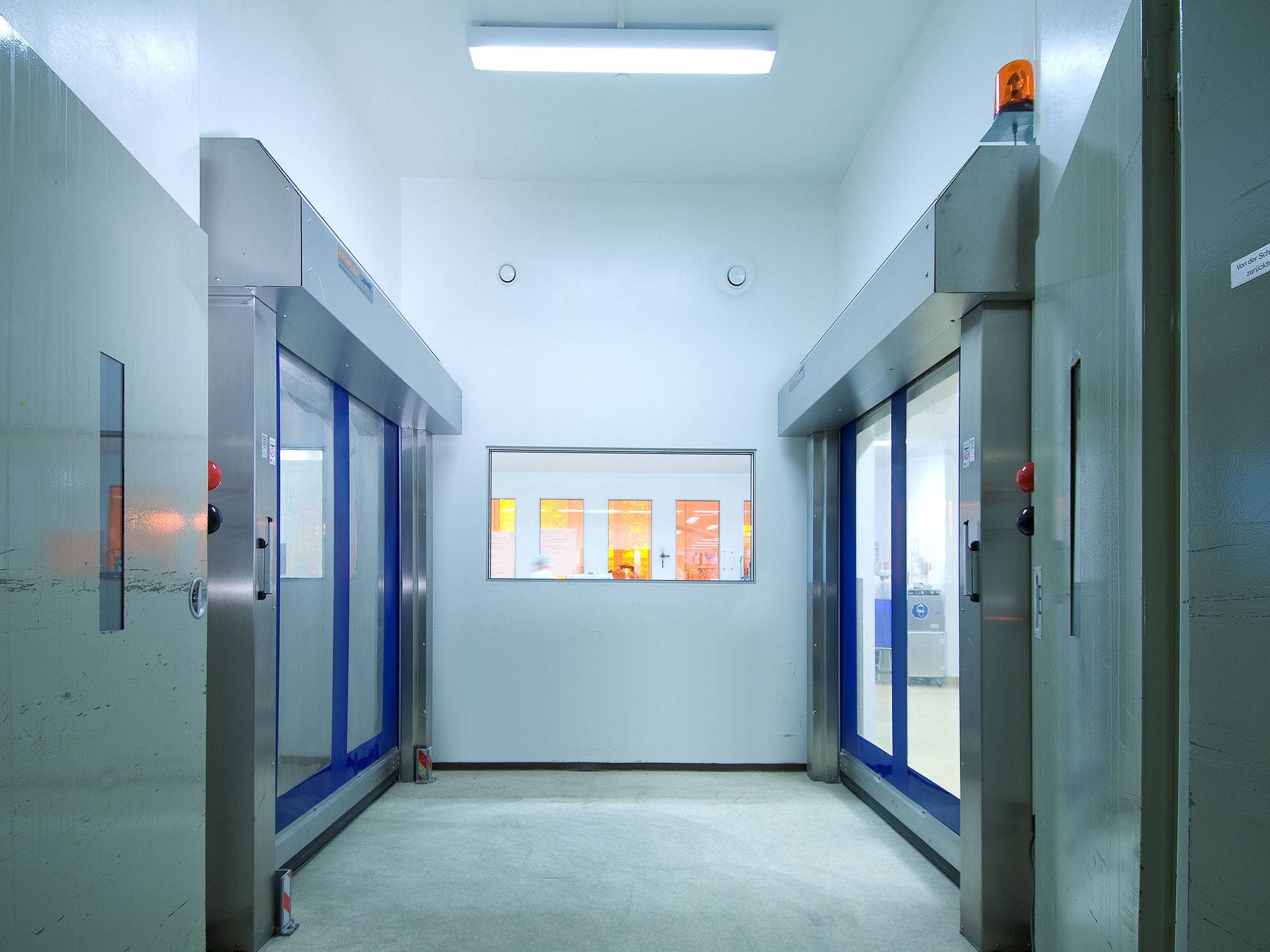 Efaflex High Speed Cleanroom roll door - Clean Room High Speed Roll Door.