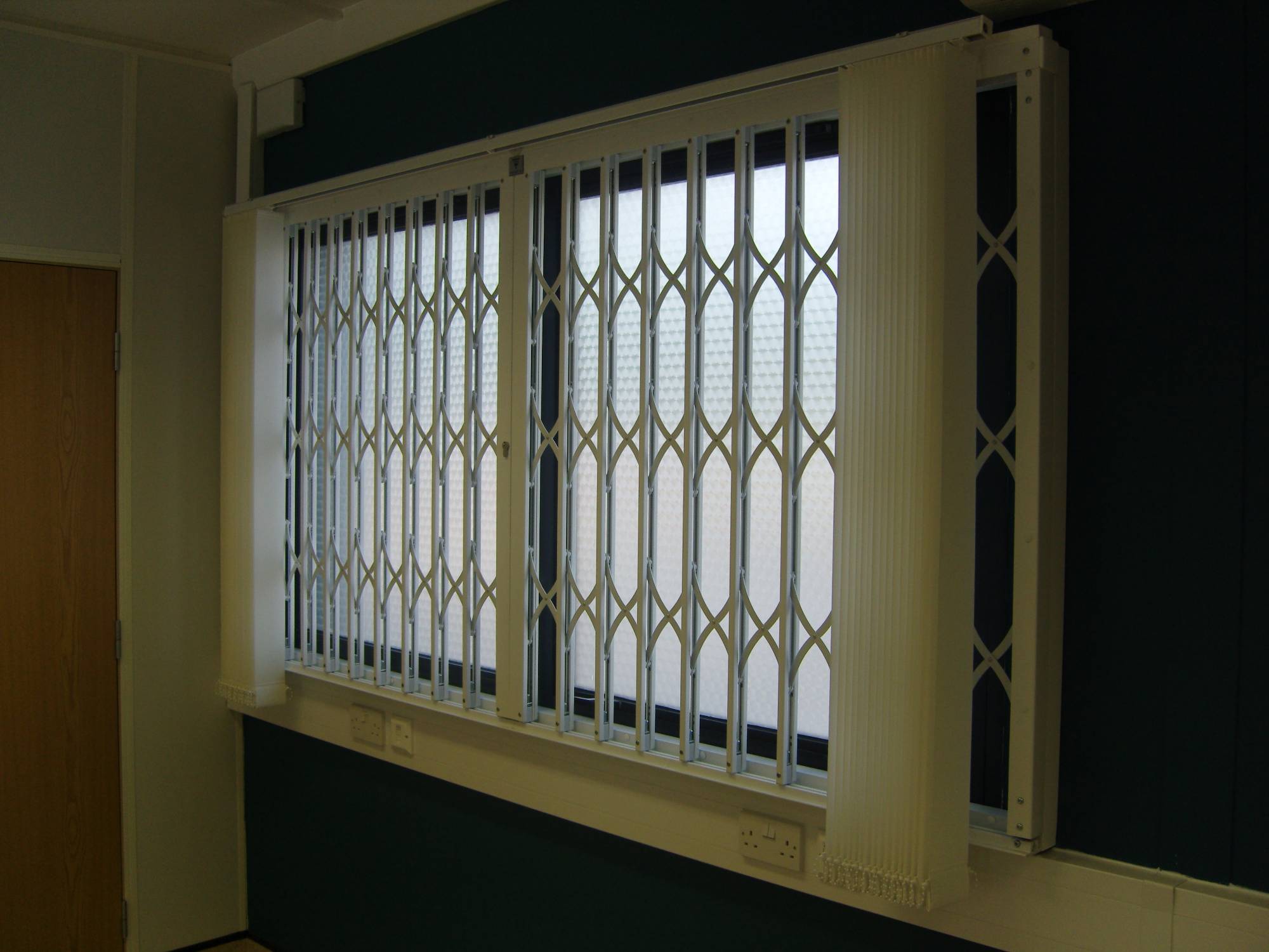 SR3 Retractable Security Grille