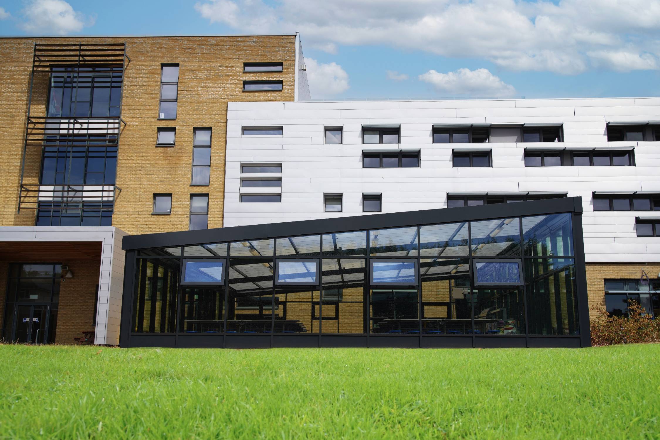 Motiva Expanse™ - Steel Roof Canopy Structure - Canopies for Schools