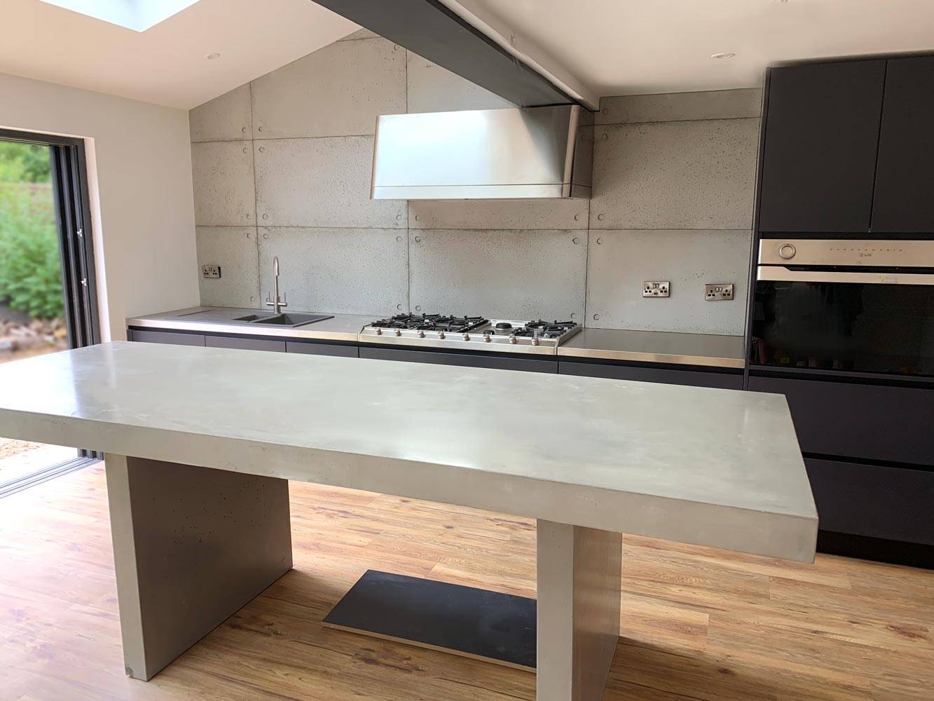 Concrete Worktops Chef S Kitchen LIVING CONCRETE LTD NBS Source   Cdf72524 0169 467f B37f 94542ca615c5