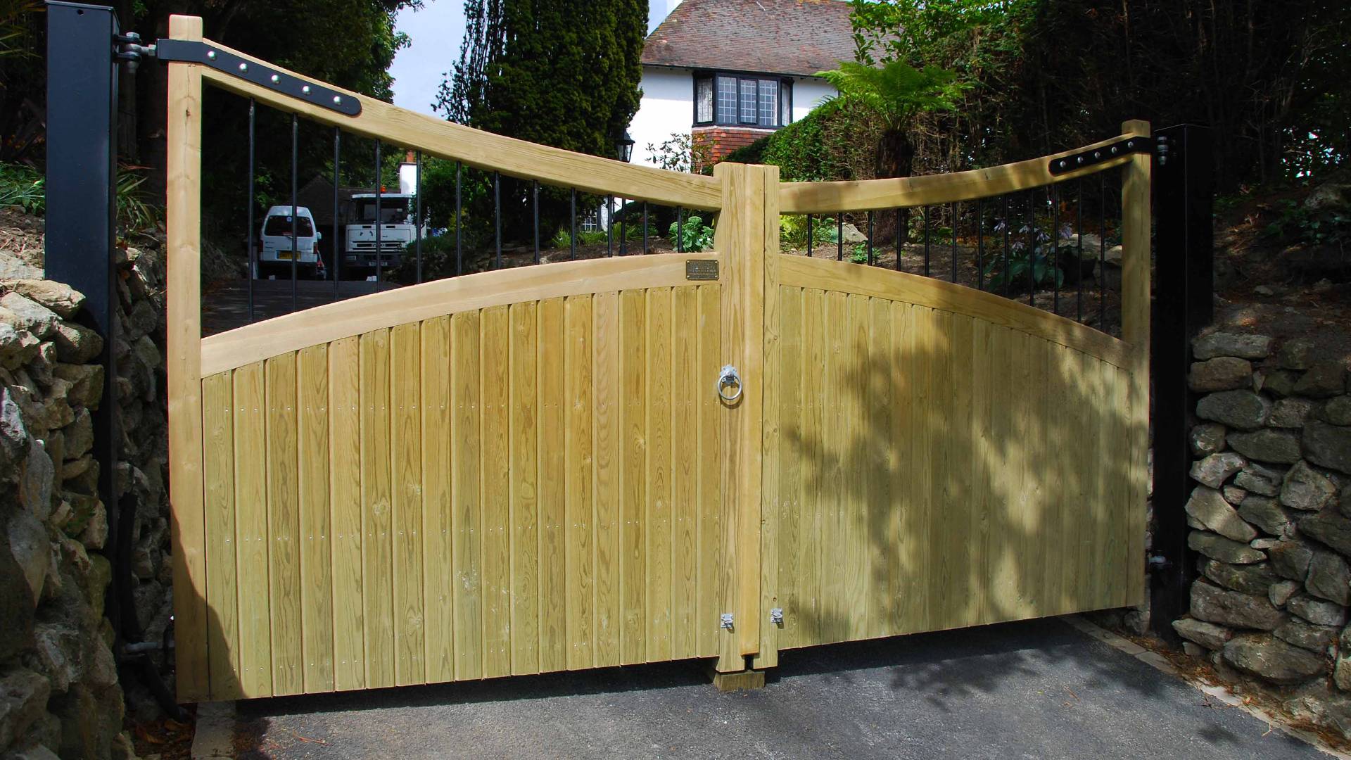 Standard Courtyard Gates