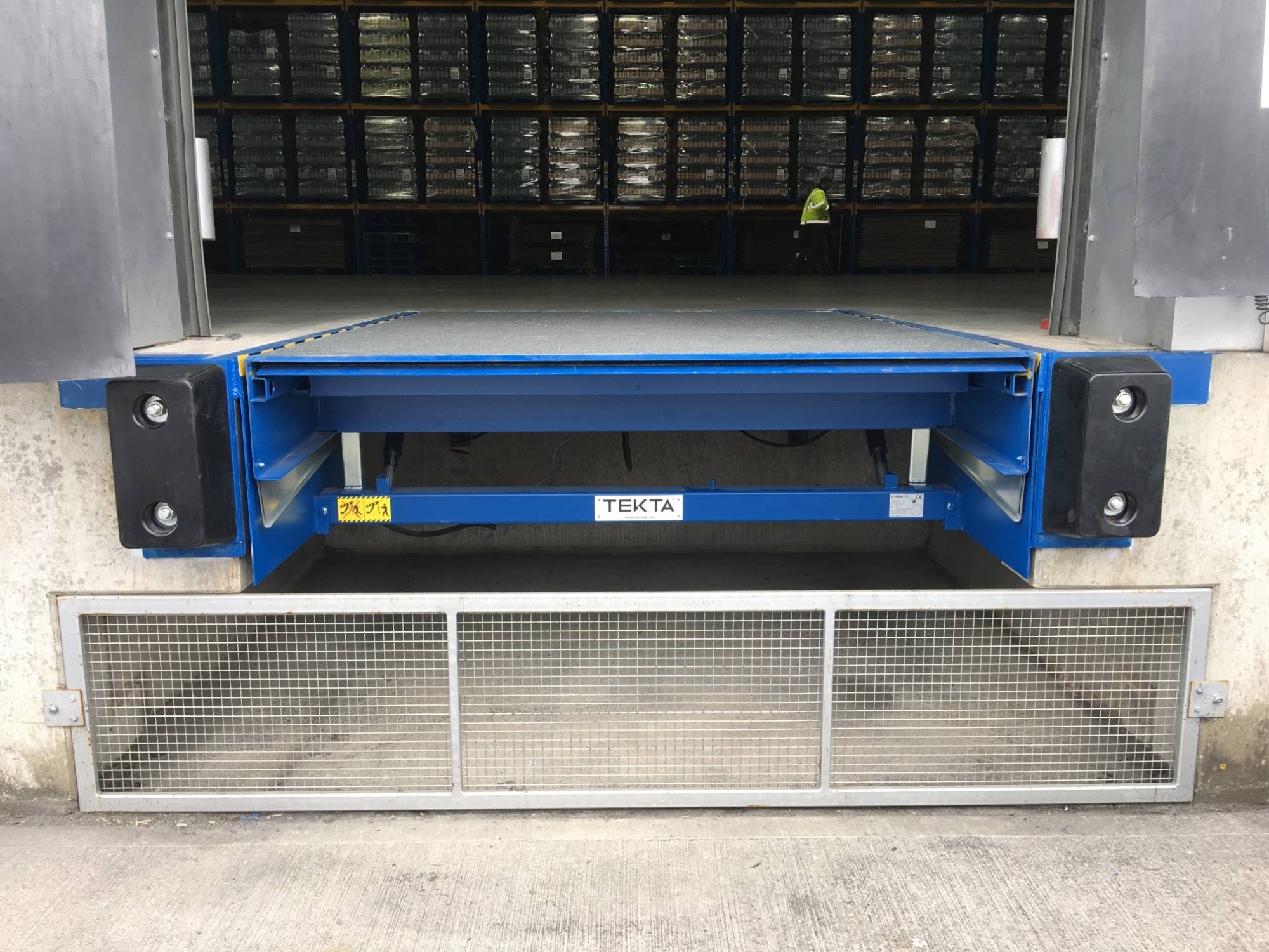 Prodok Ultra PS – Swing Lip Dock Leveller