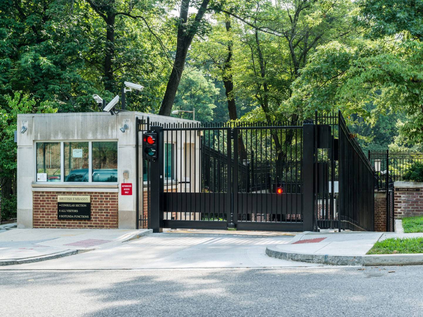 Cova SpeedMaster 40 - Crash Tested Trackless Bi-Folding Gate HVM - Security Gate