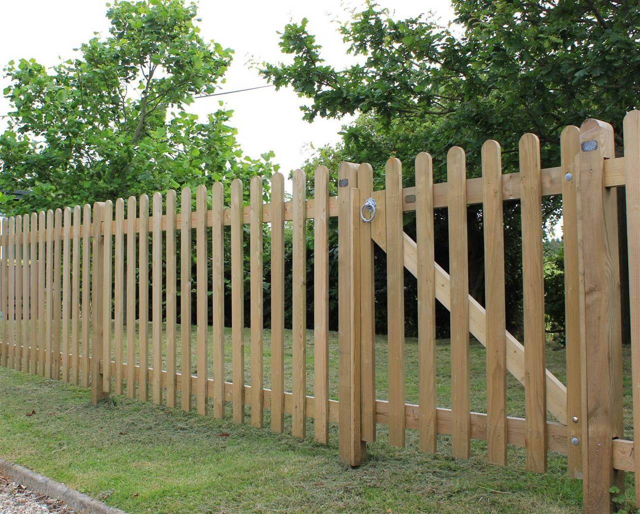 Traditional Palisade Fencing - Timber fencing