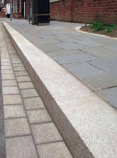 Granite Kerb and Channel (Portuguese)