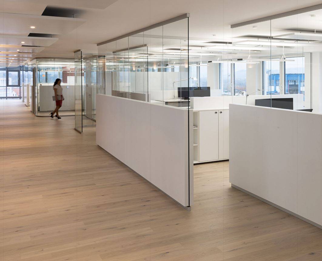 System 7400 - Glazed Partition