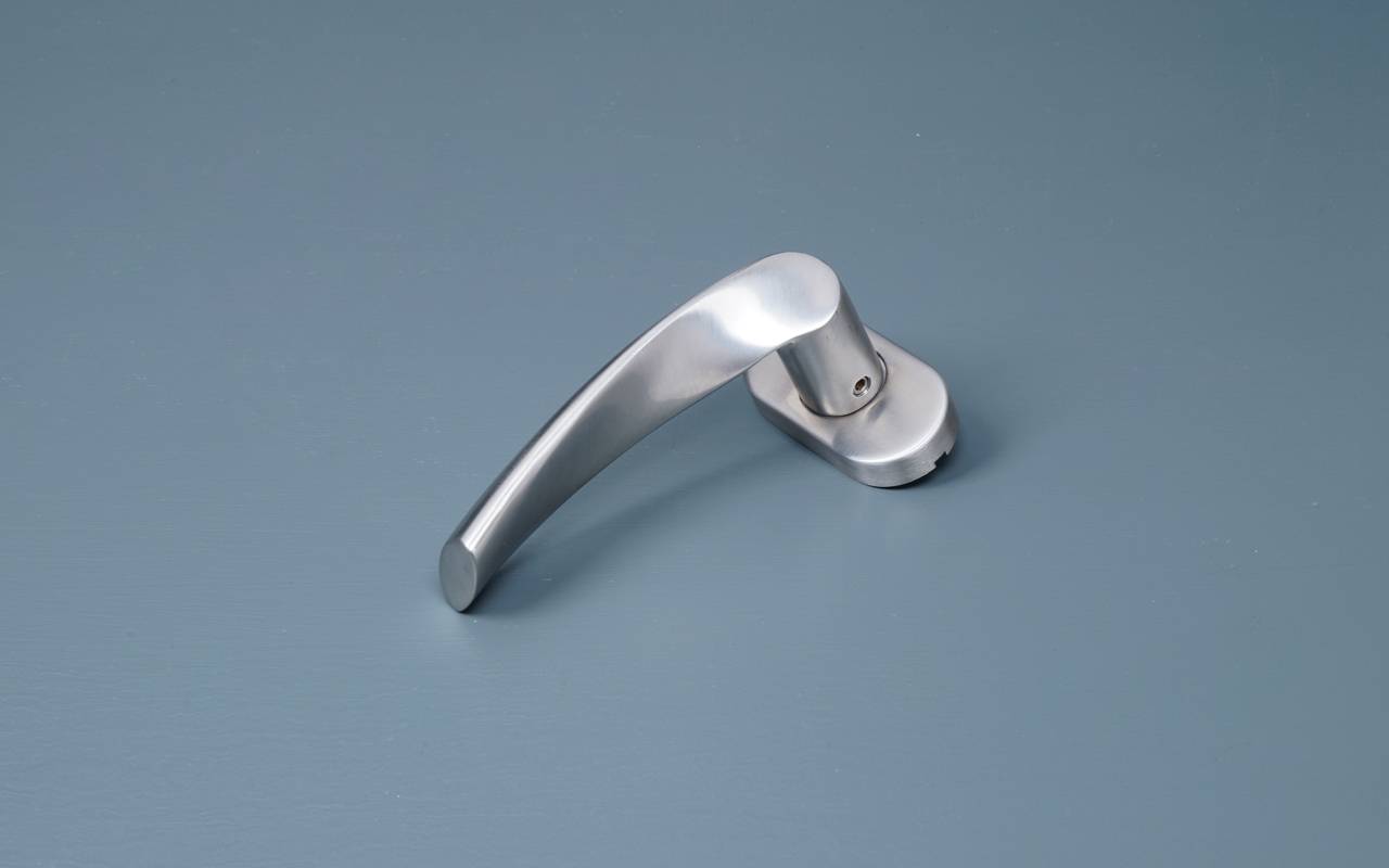 BLU™ - WH990 Wing Lever Door Handle on Oval Rose