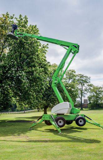 SD210 4x4x4 - Cherry picker