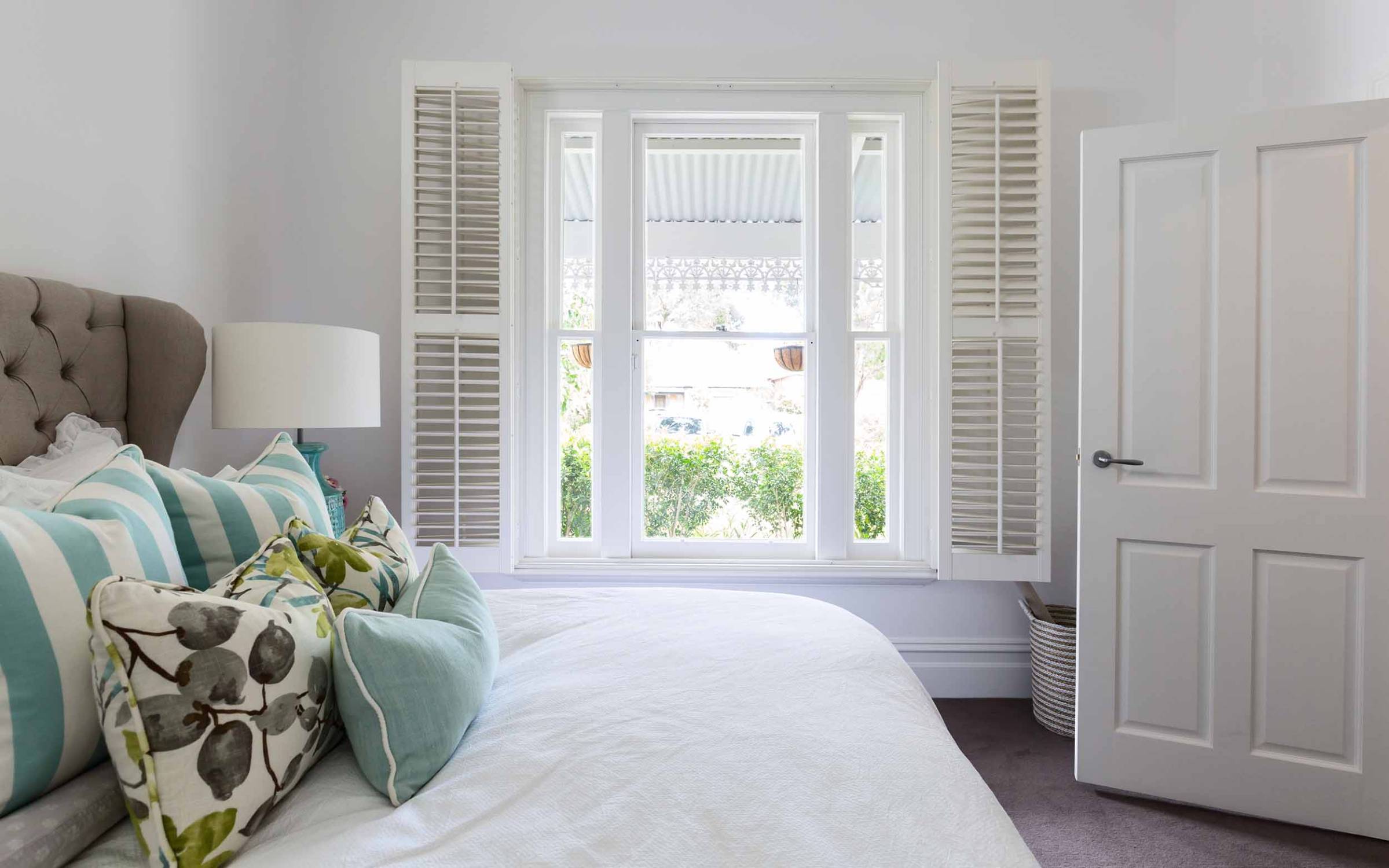 Ventrolla | Single Glazed, Double Glazed or Vacuum Glazed Renovated Venetian Sash Window