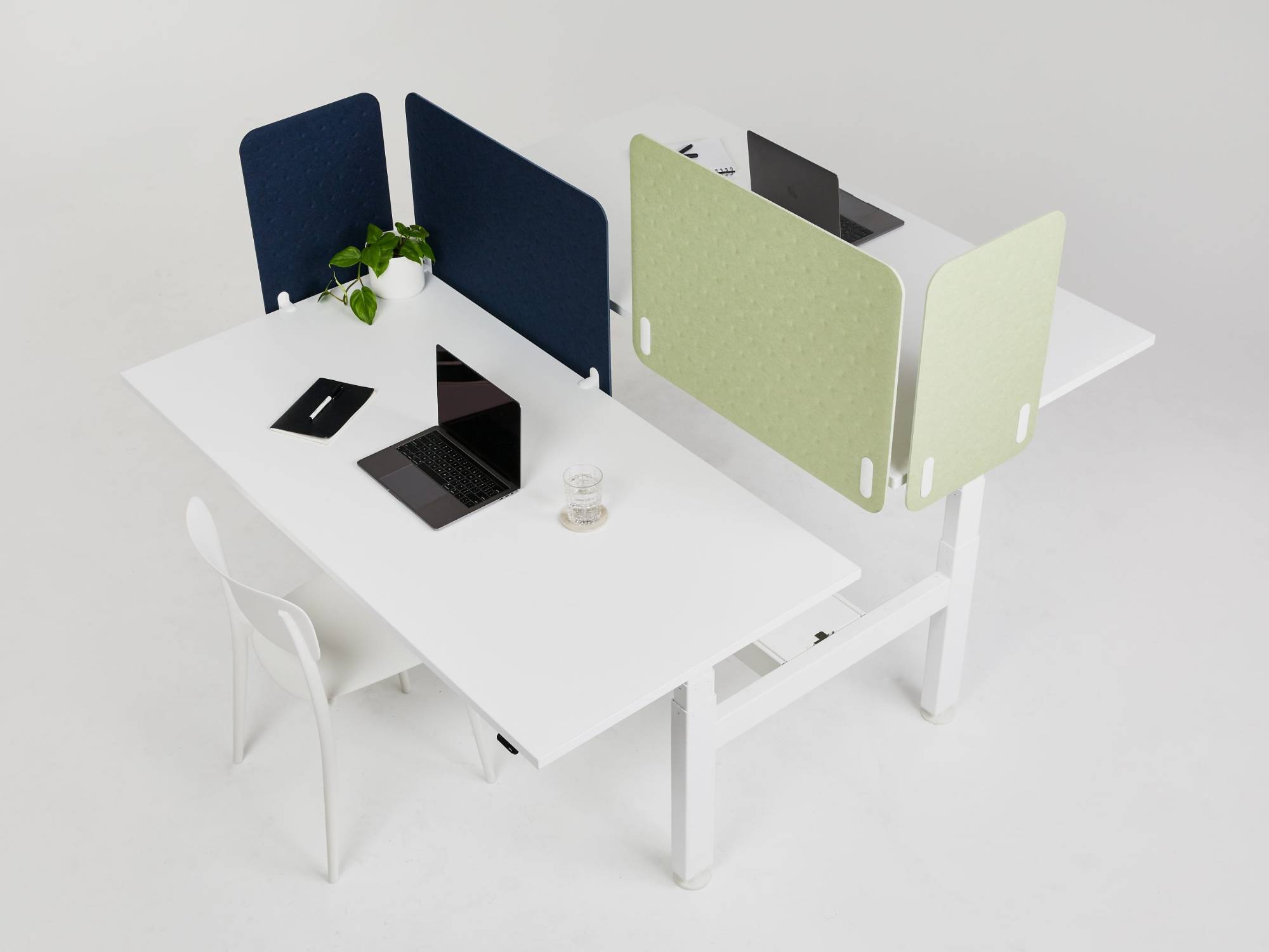 Vicinity™ Desk Screens Den