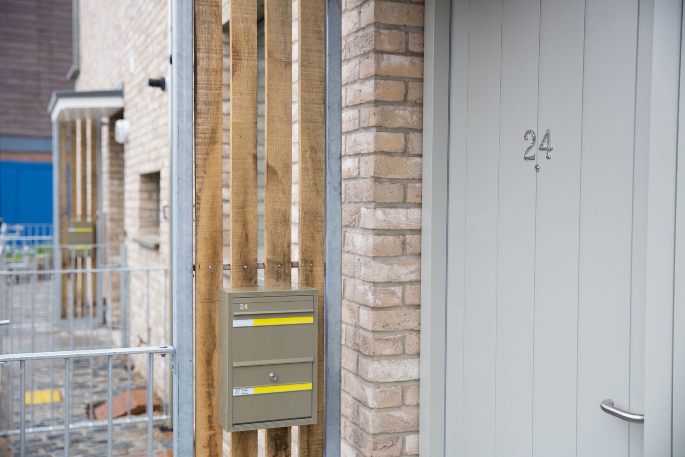 COM 1 Mailbox - Vertical Aluminium Welded Mailbox  - Vertical Aluminium Mailbox