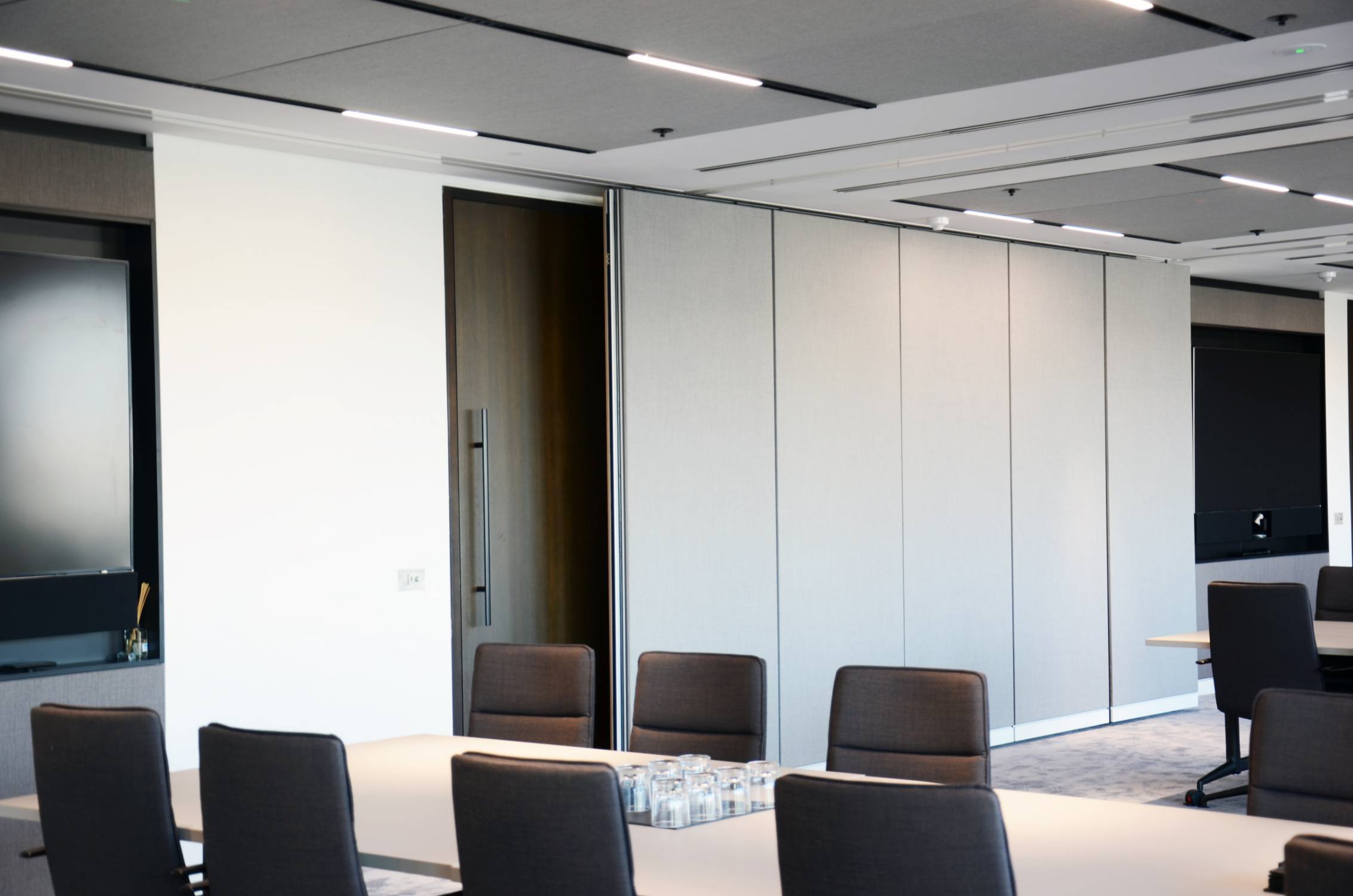 Type 100 movable acoustic wall