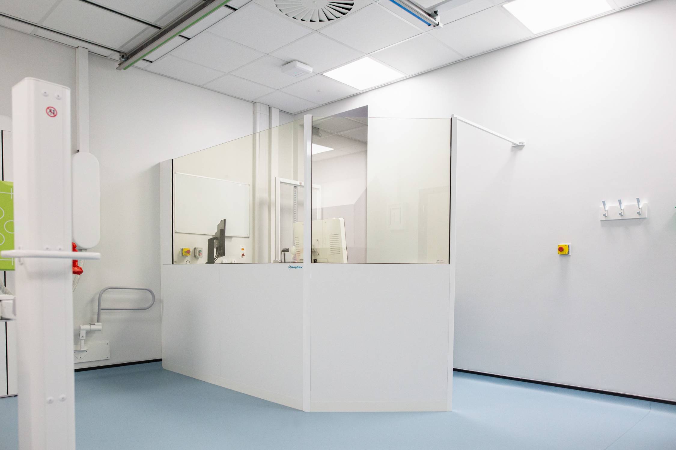 Radiation Protective Frameless Operator X-Ray Screen: Triple Panel (Freestanding)