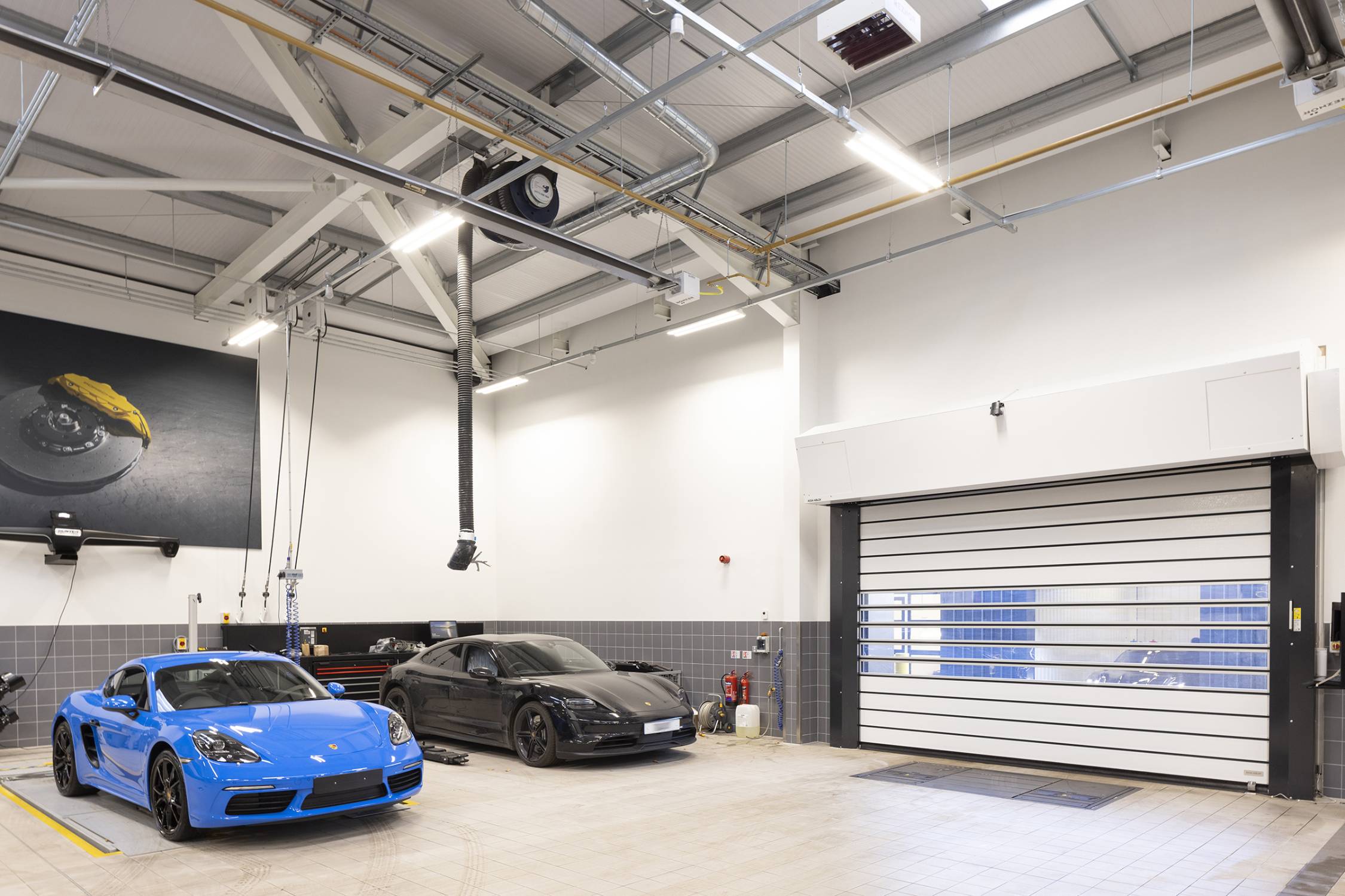 ASSA ABLOY RR5000 Insulated Rigid High Speed Door - Aluminium High-Performance Door