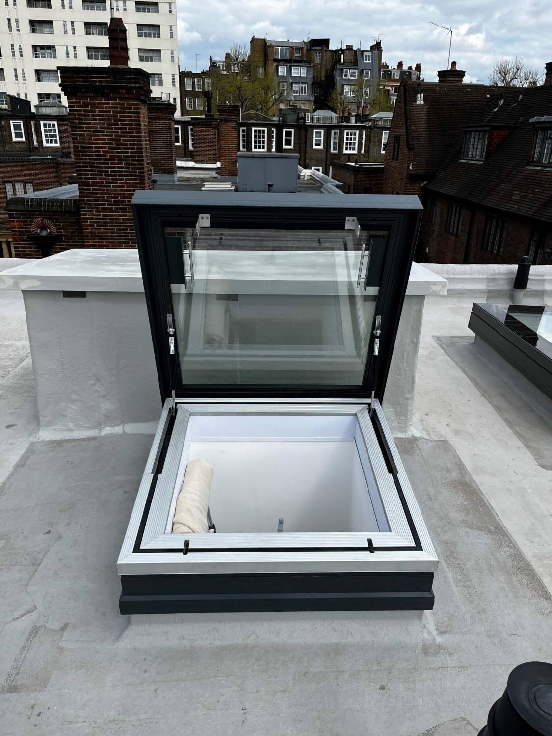 Skyway Manual Access Flatglass Rooflight