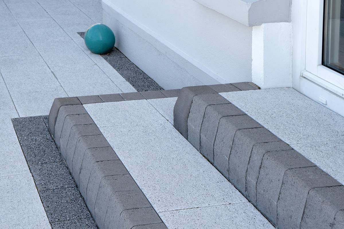 Bullnose Kerb Sett - Premium quality smooth kerb units