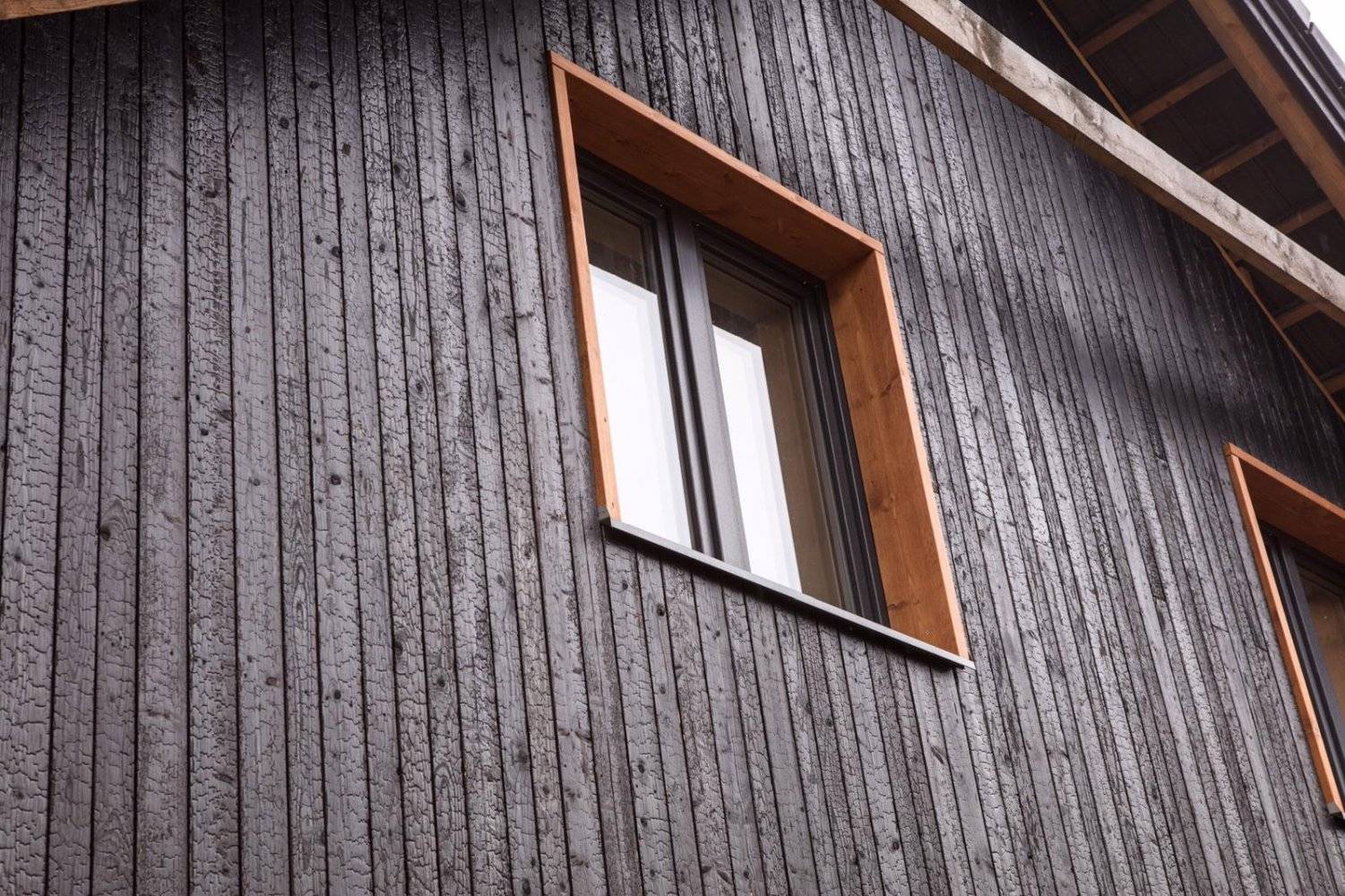 Charred Burnt Scorched Carbonised Blackened Timber Cladding – Siberian Larch, Accoya, Thermowood Ash, Kebony, Spruce, European Oak SertiWOOD®