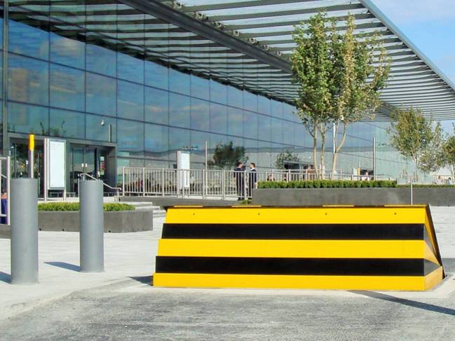 CSG 10506 Crash Tested Shallow Depth Road Blocker HVM - Security Road Blocker