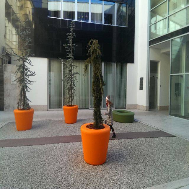 Loop Cone Planter