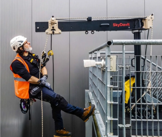 SkyDavit Arm