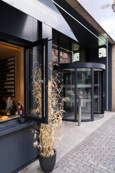 Entering the modern workspace at 35DP - ASSA ABLOY RD100-3 Wing Revolving door